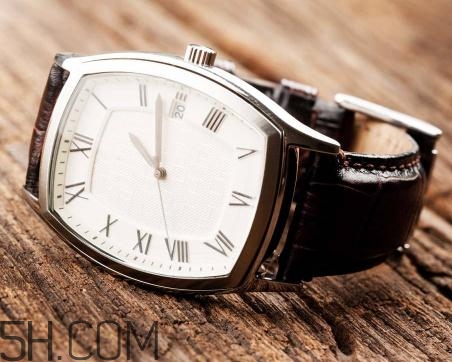 手表可以戴着睡觉吗?,机械手表可以戴着睡觉吗 手表可以戴着睡觉吗?,机械手表可以戴着睡觉吗