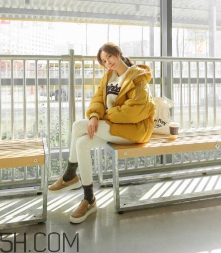 黄色棉服怎么搭配,黄色棉服怎么搭配好看