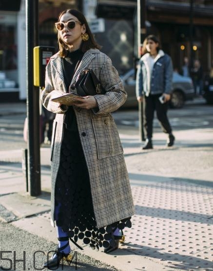 棕色格子大衣怎么搭配好看图片,棕色格子大衣怎么搭配 棕色格子大衣怎么搭配好看图片,棕色格子大衣怎么搭配