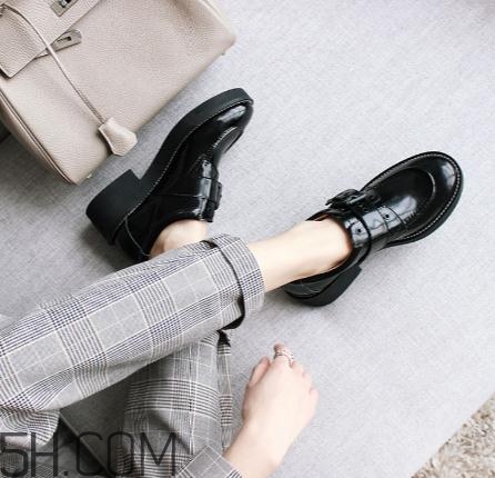 羊皮鞋子容易坏吗,羊皮鞋是不是很容易烂 羊皮鞋子容易坏吗,羊皮鞋是不是很容易烂