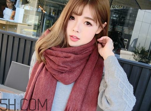 黄皮适合什么颜色的围巾,黄皮肤适合什么颜色的围巾