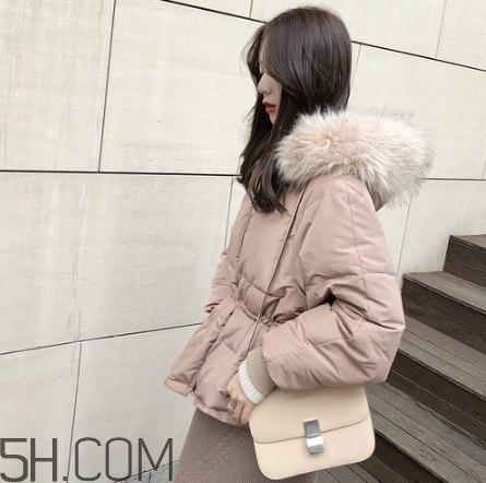 羽绒服能在洗衣机里洗吗,怎样洗羽绒服简单又干净 羽绒服能在洗衣机里洗吗,怎样洗羽绒服简单又干净