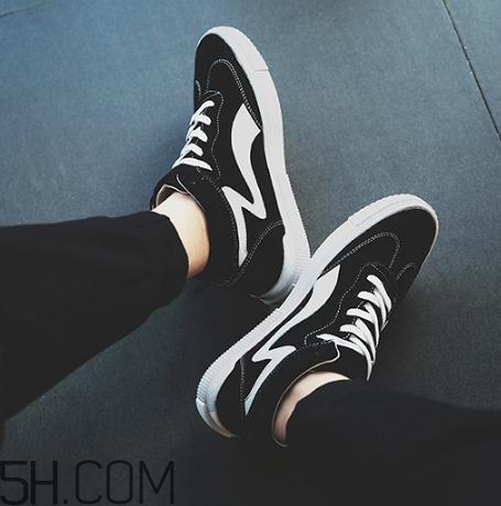 帆布鞋有油怎么清洗,帆布鞋弄上油了怎么清洗