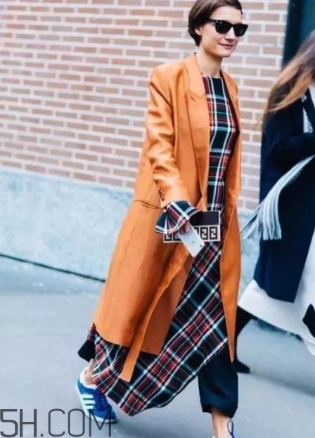 卫衣搭配什么裙子好看,中长大衣配什么裙子好看 卫衣搭配什么裙子好看,中长大衣配什么裙子好看