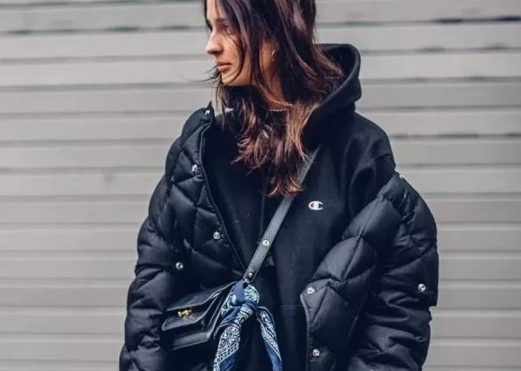 羽绒服能放烘干机烘干吗,烘干机可以烘羽绒服吗