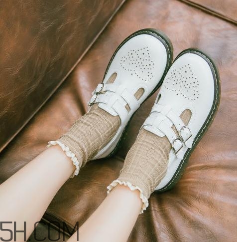 洗白色皮鞋用什么洗呀!?,翻毛皮鞋如何清洗呢