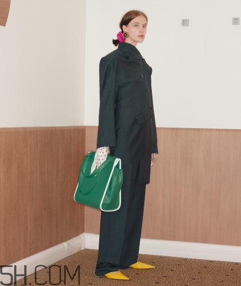 巴黎世家2018秋冬,巴黎世家新年