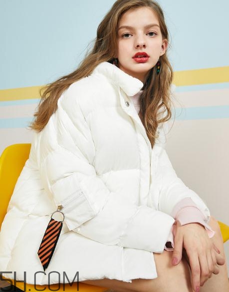 白羽绒服怎么洗白小窍门,大件羽绒服怎么洗干净