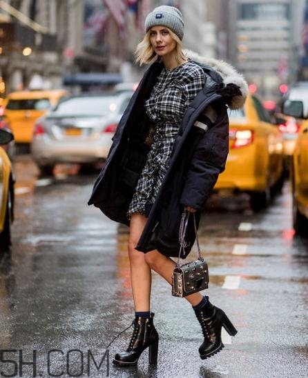 羽绒服搭配什么裙子好看,羽绒裙子