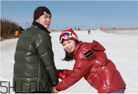 滑雪穿啥衣服比较好,滑雪穿什么衣服合适