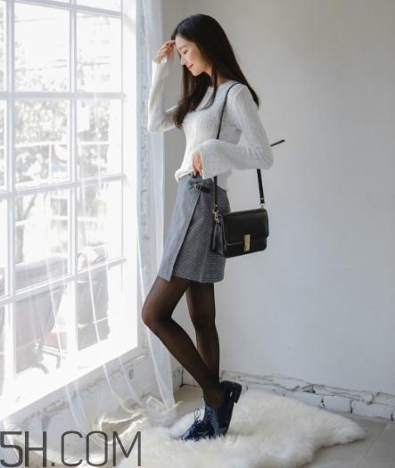 白色毛衣染黑色了怎么办,白毛衣被黑毛衣染色了怎么办