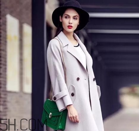 大衣是羊绒的好还是羊毛的好,羊毛大衣怎么洗不缩水不变形?