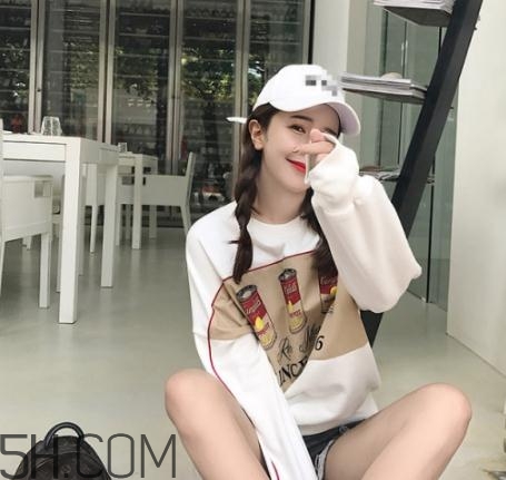 白色卫衣怎么洗干净,白色的衣服怎么洗 白色卫衣怎么洗干净,白色的衣服怎么洗