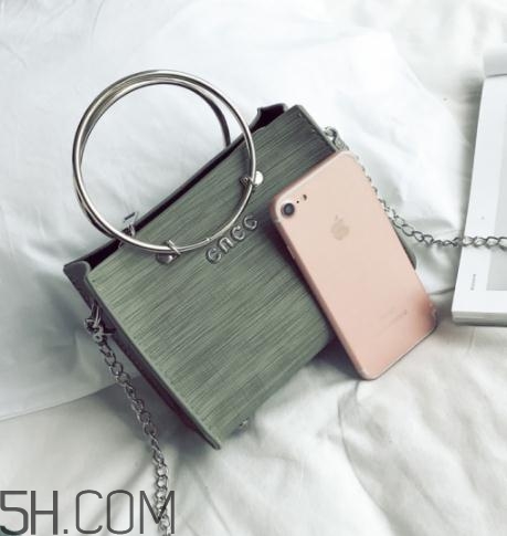 拉链生锈了如何除锈,小窍门包的拉链生锈了怎么办