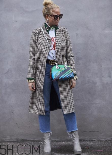 格子大衣内搭什么好看,绿色格子大衣里面怎么搭配