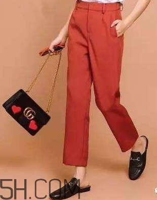 焦糖色裤子配什么鞋子好看,焦糖色裤子搭配什么鞋子