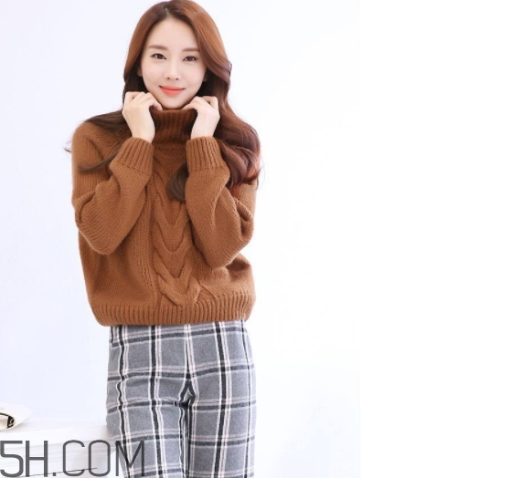 焦糖色大衣里面套什么打底衫好看,今年流行的毛衣颜色 焦糖色大衣里面套什么打底衫好看,今年流行的毛衣颜色