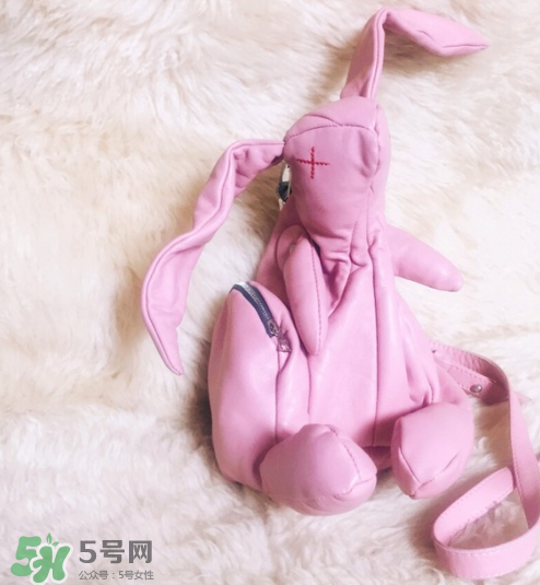 cr是什么牌子的包包,cr是什么牌子的钻戒