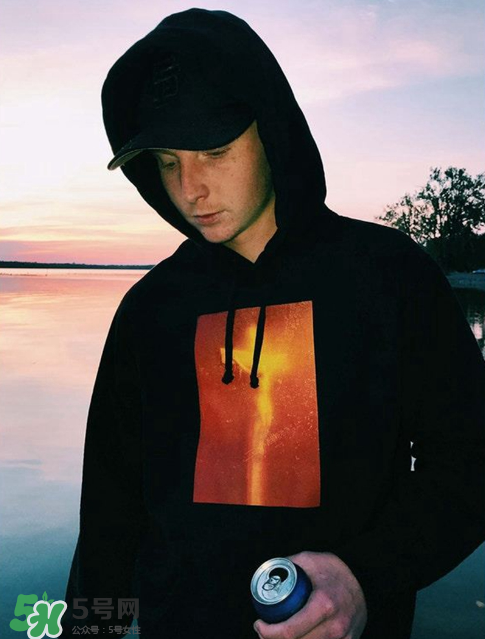 supreme 联名,supreme和nike联名衣服