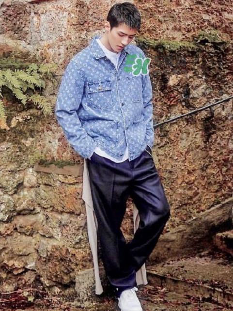 supreme和lv联名牛仔外套多少钱,supreme和lv联名卫衣多少钱 supreme和lv联名牛仔外套多少钱,supreme和lv联名卫衣多少钱