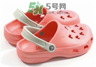 洞洞鞋的危害有哪些,洞洞鞋危害详解,洞洞鞋的危害和好处