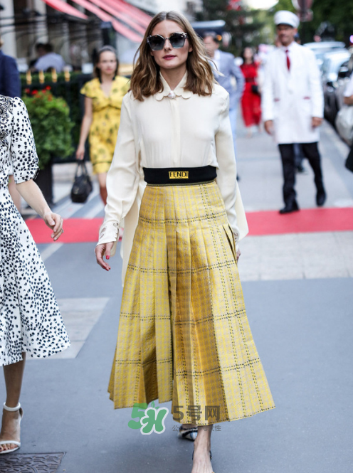 伞裙搭配什么上衣外套,伞裙大衣怎么搭配