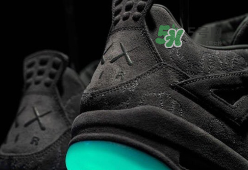 aj4联名kaws限定几双,aj4kaws黑色限量多少