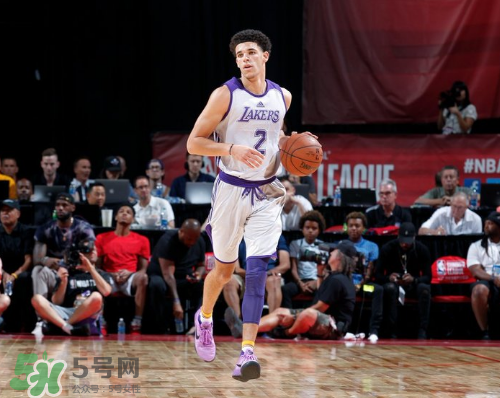 朗佐鲍尔标志球鞋,郎佐鲍尔签名球鞋