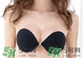 游泳时内衣掉了咋办,泳衣里面可以穿硅胶胸垫吗