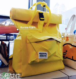 女士用双肩包什么颜色好看,双肩包什么颜色好看女生背