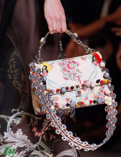 fendi是什么牌子的包包多少钱,芬迪fendi包包图片大全