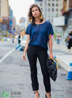 上身肥胖的人应该穿什么衣服,上身胖下身瘦的女人适合穿什么衣服