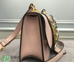 如何鉴定miumiu包包真假,miumiu钱包怎么看真假 如何鉴定miumiu包包真假,miumiu钱包怎么看真假