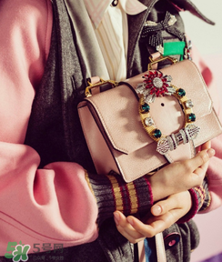 miumiu是什么牌子的包多少钱,miumiu官网包包价格