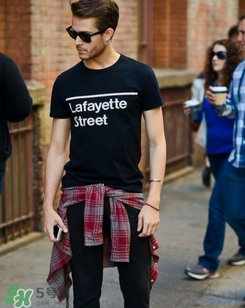 黑色衣服变红是什么原因,黑色衣服红了怎样变黑