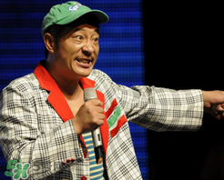 赵四穿西装,赵四格子西装