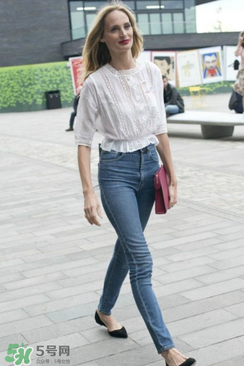 高腰牛仔裤搭配什么上衣图片,高腰牛仔衣搭配什么裤子及图片