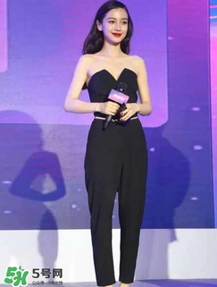 连体牛仔裤怎么上厕所呢,连衣裤怎么上厕所啊