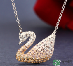 施华洛世奇的手链可以沾水吗,施华洛世奇的项链可以碰水吗