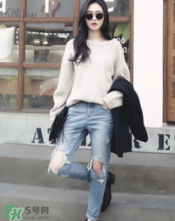 破洞牛仔裤怎么搭配,浅色破洞牛仔裤配什么上衣