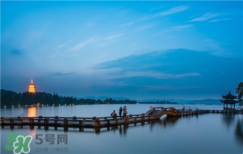 杭州三四月份穿什么衣服,这个季节去杭州穿什么衣服 杭州三四月份穿什么衣服,这个季节去杭州穿什么衣服