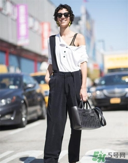 背带裤搭配什么上衣好看冬季,背带裤里面搭配什么样的上衣? 背带裤搭配什么上衣好看冬季,背带裤里面搭配什么样的上衣?