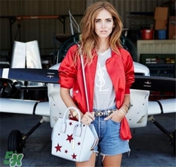 红色衣服如何搭配,红色衣服搭配什么颜色