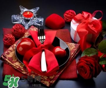 情人节送女的什么礼物,情人节一般送女朋友什么礼物呢