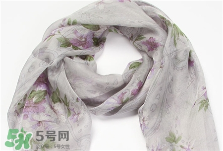 真丝丝巾皱了能熨烫吗,真丝围巾起皱怎么办