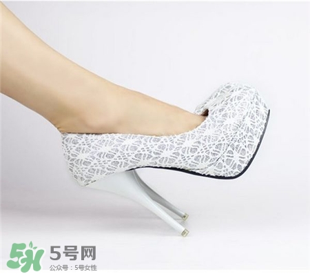 高跟鞋不跟脚什么原因,高跟鞋后脚跟不跟脚怎么办