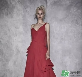 今年衣服流行颜色,今年流行的颜色是什么颜色的衣服 今年衣服流行颜色,今年流行的颜色是什么颜色的衣服