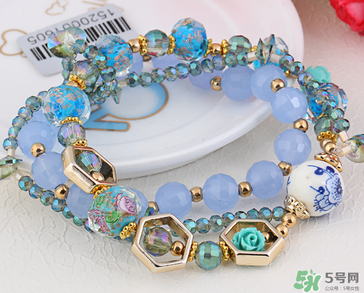 潘多拉手链都是什么材质的,潘多拉的手链是银的吗