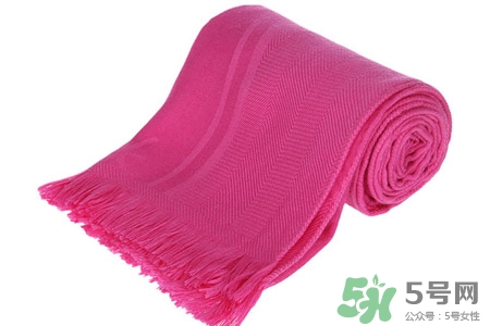 羊绒围巾怎么围好看,男士羊绒围巾怎么围才好看