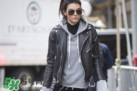 冬天皮衣保暖还是羽绒服保暖,羽绒服和皮衣哪个更保暖